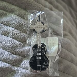 Hard Rock Cafe All Access Guitar Pin V7